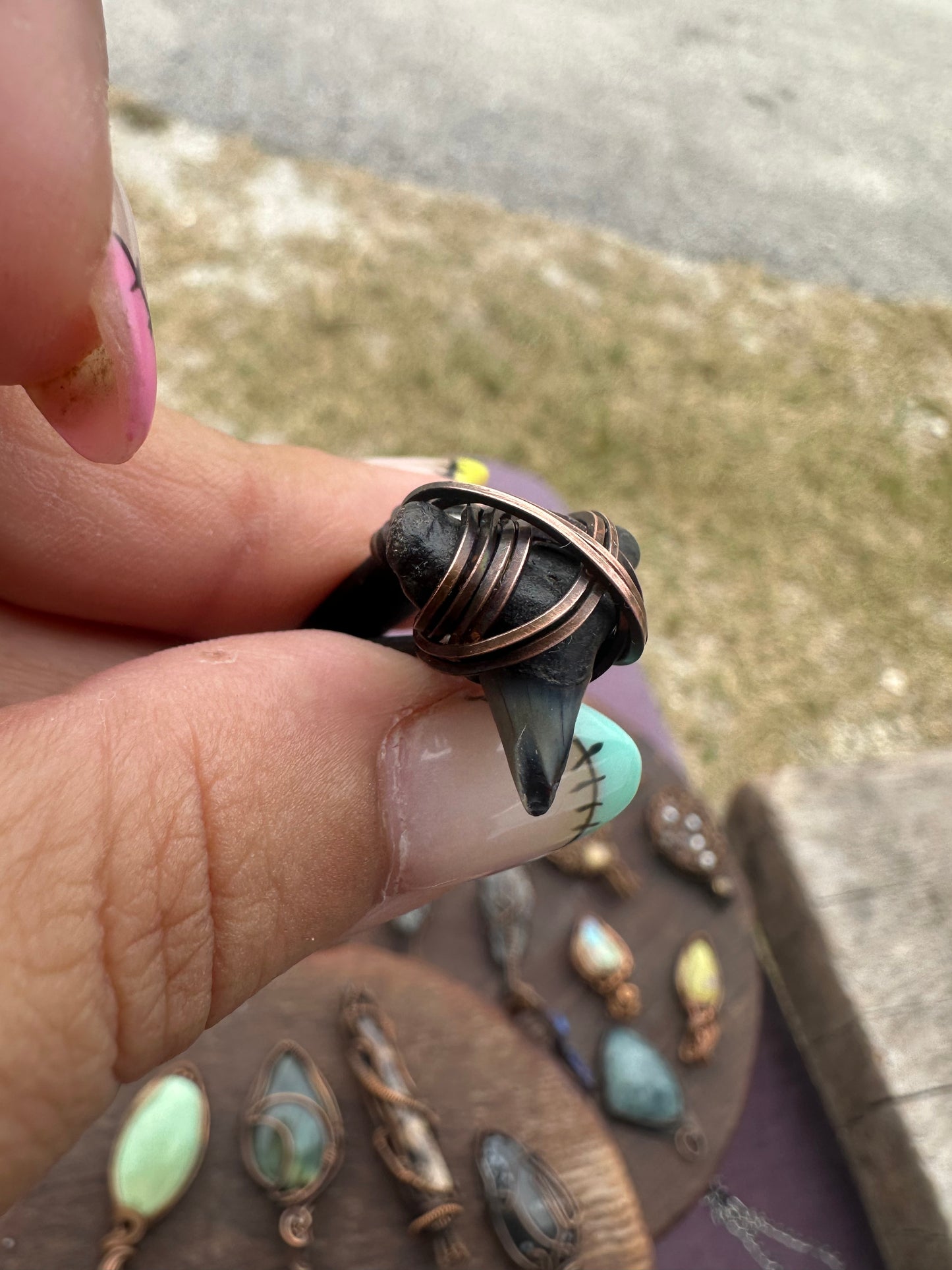 Shark tooth car air vent