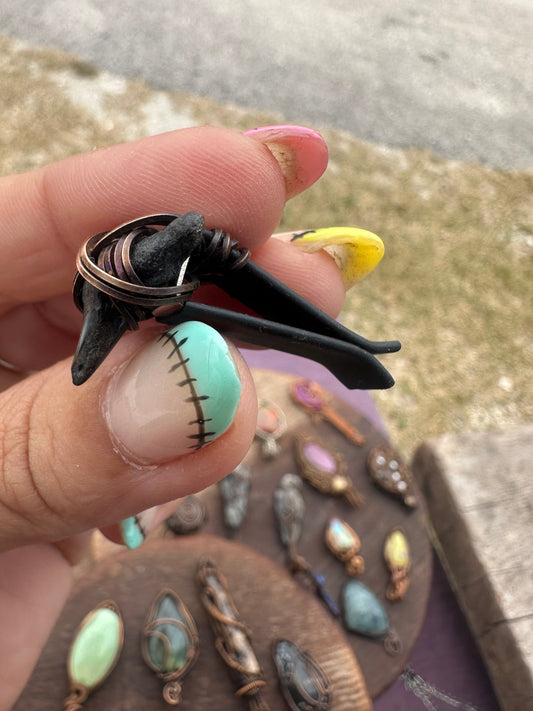 Shark tooth car air vent